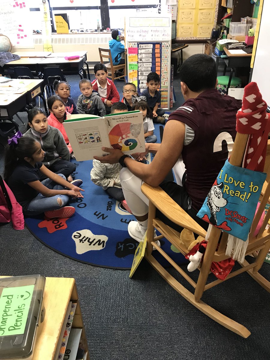 DHJ_CoachG's tweet photo. Our Steers had a great time at WJ Turner elementary school this morning reading to Kinder and First grade students! #SteersRead @KentPScribner @ReadFortWorth https://t.co/czi8cQDTfa