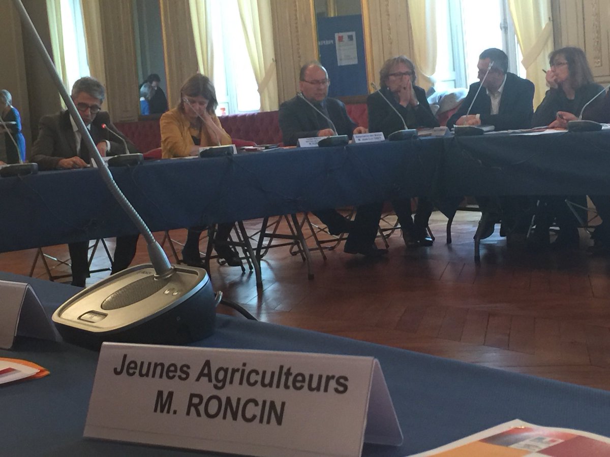 BenoitPILET's tweet photo. Observatoire  @Prefet49 #Approvisionnement de #proximité en #restaurationcollective : des enjeux de #santé et #économiques pour tous nos convives. Des enjeux très présents #EPARC et à #Angers. https://t.co/QmYKyrJBVf