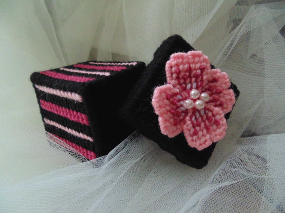 werba123's tweet photo. Excited to share the latest addition to my #etsy shop: Pink Primrose Jewelry Box Needlepoint Beaded Treasured Gift Box https://t.co/h56CGrm9Bk #furniture #storage #pink #bridalshower #black #jewelrybox #weddinggiftbox #weddingbox #weddinggift https://t.co/poKmWggJVg