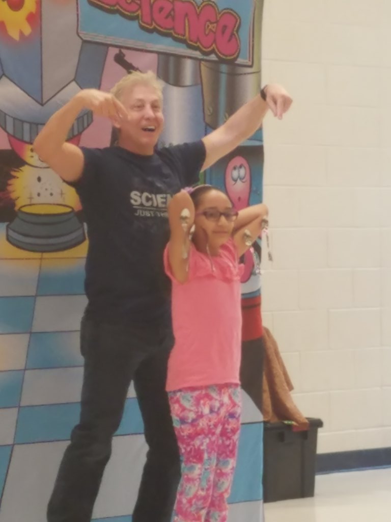 KarolaScarce's tweet image. Great Science/magic show! #TimberwolvesROCK #SpringTwitterChallenge @AndrewBuchheit