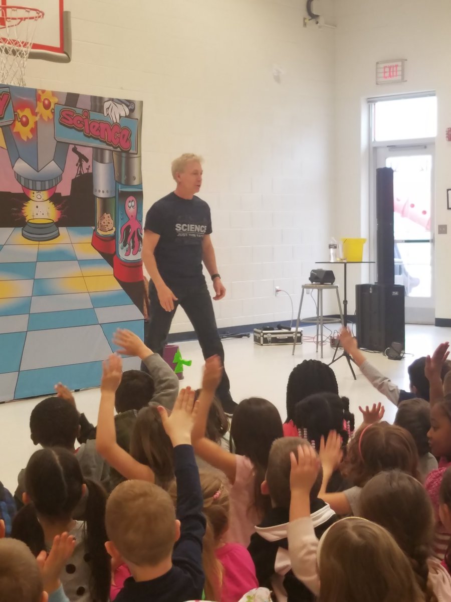 KarolaScarce's tweet image. Great Science/magic show! #TimberwolvesROCK #SpringTwitterChallenge @AndrewBuchheit