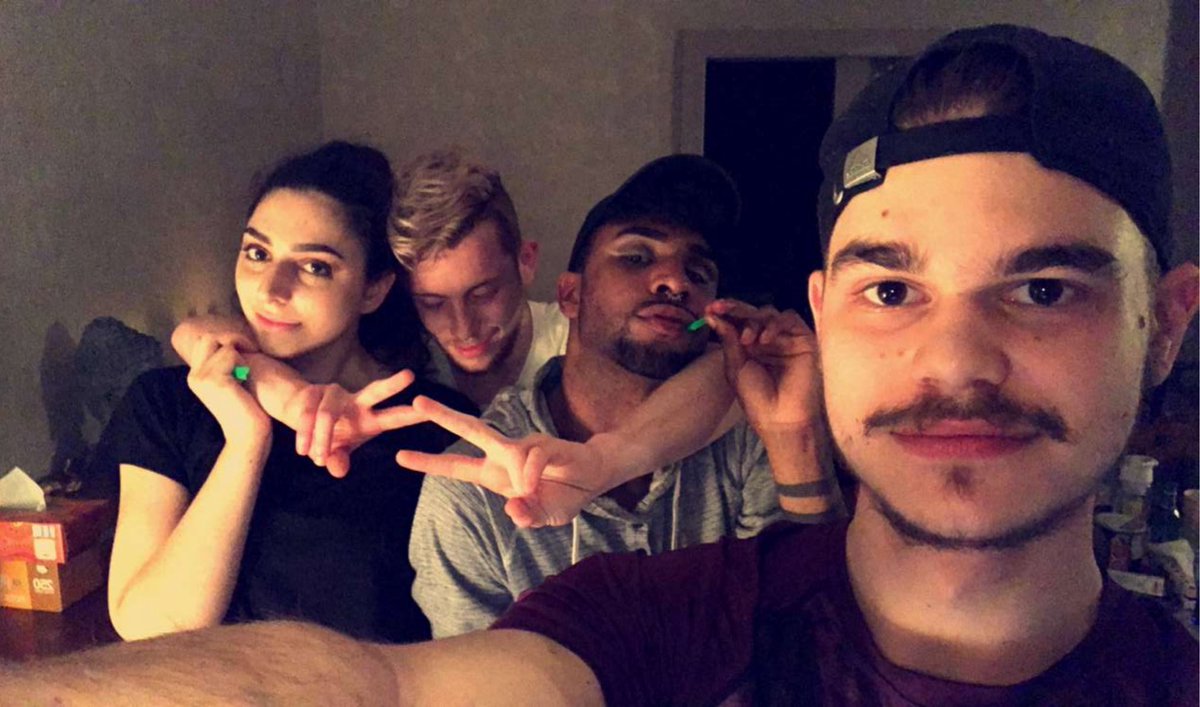 Nyoko_Ono1's tweet photo. Surround yourself with supportive people, that help you to reach your higher self. Together the better, and i do have amazing friends ♥️. #Flazeda https://t.co/R7pTZWXkh1