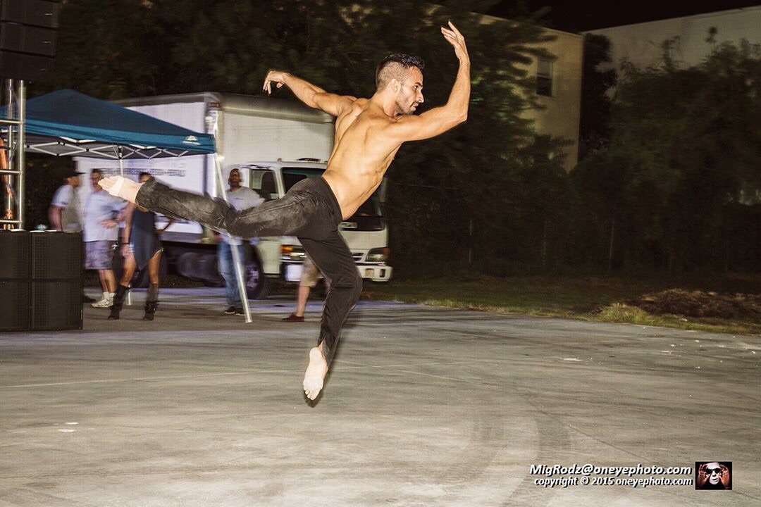 mosaic_dance's tweet photo. #ManCrushMonday with @carlosjoel25 performing at #Artwalk ❤️ #IAmMosaic #MDP2015 #Miami #NonProfit #SupportTheArts #Dance #SupportArtists https://t.co/9PJgGzDCmf