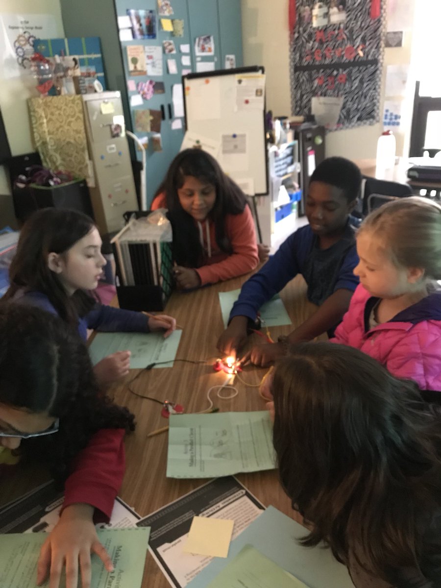 LizzieFragale's tweet image. Welcome back to an ELECTRIFYING Collaboration Monday in 5th Grade Science! @RiverEves @SeeverM #crazycircuits