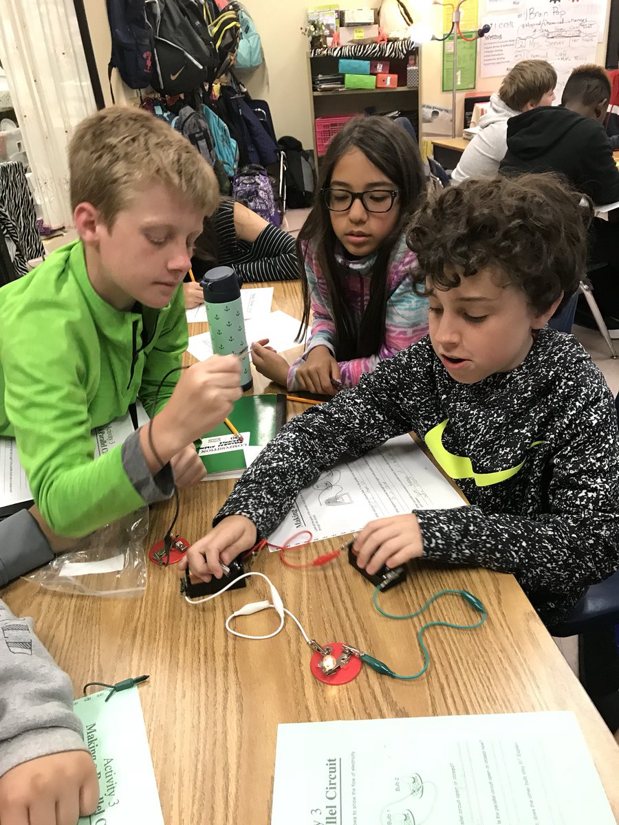 LizzieFragale's tweet image. Welcome back to an ELECTRIFYING Collaboration Monday in 5th Grade Science! @RiverEves @SeeverM #crazycircuits