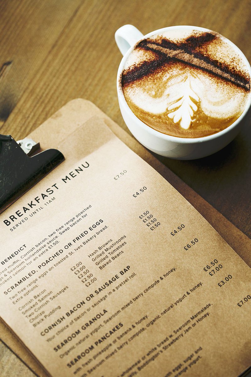 😛 #SILCoSearoom #StIves coffee, with menu designs on-fleek. 😎 Don’t forget to check them out this summer, especially for a drop of @StIvesGin 
.
.
#stives #cornwall #graphicdesign #menudesign #stivesgin #coffee #latteart