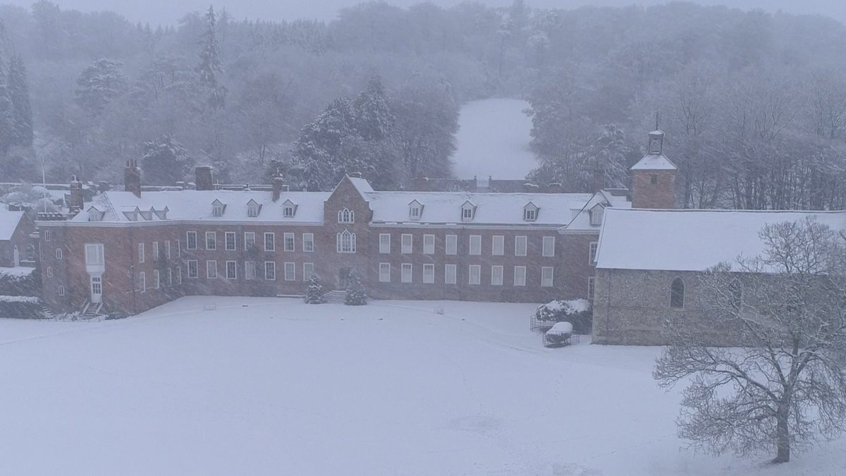 lizmrhoward's tweet photo. #editing a #snowy #Blizzard scene of @StonorPark for #Christmas @MEADOWSFMSTUDIO in #spring #snow #frozen #uav #dronevideo #filming #countryside https://t.co/4KVOWav1ff
