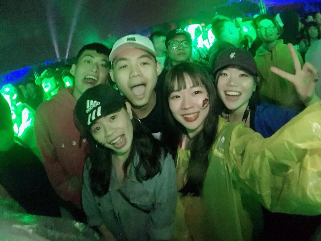 tackey_2's tweet photo. 2018.4.5~8
looptopia in 台湾🇹🇼

初海外でフェスに行くなんて思わなかった.
行って良かった.
台湾の人あったかかった☺️
違う国だけど、知らない人だったけど、いろんな人と友達になれた.
レジャーシート敷いてるくらいゆるい感じのフェスで好きなフェスになった.
来年も行きます🌴🌱
#looptopia https://t.co/48la0rH2Di