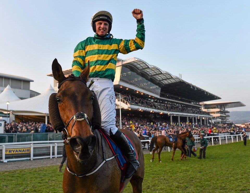 HattieLFuller's tweet photo. Happy retirement to an absolute legend ❤️ 🏆 #CauseOfCauses https://t.co/HQL0swWfS1