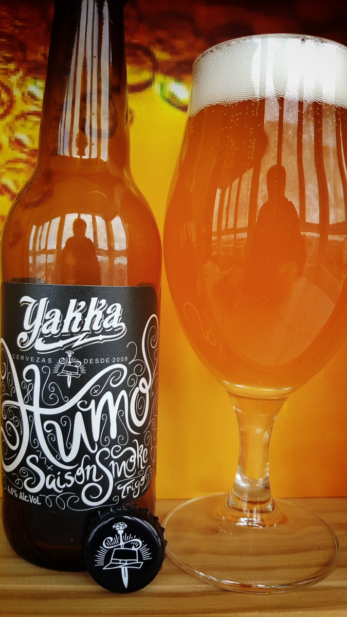 Portal_cerveza's tweet photo. Nunca es tarde para #cervecear y menos si el estilo que toca hoy es #smoked! 3a #birra de @Cervezas_Yakka con la que disfruto y, desde luego, va subiendo mi satisfacción! si eres de barbacoa y/o el #cigarro, hazte con ella! Mas info el #juernes con #ElCompendio ¡salud🍺! https://t.co/Kgf9SdKLaN