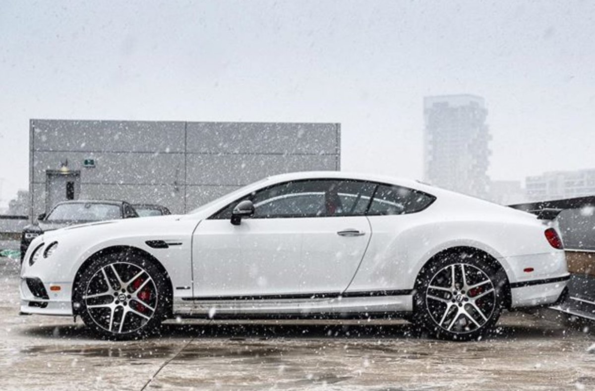 April in Toronto - and Bentley takes it all in stride.

Our featured models: ow.ly/FKHK30jnejw
#Bentley #ContinentalGT