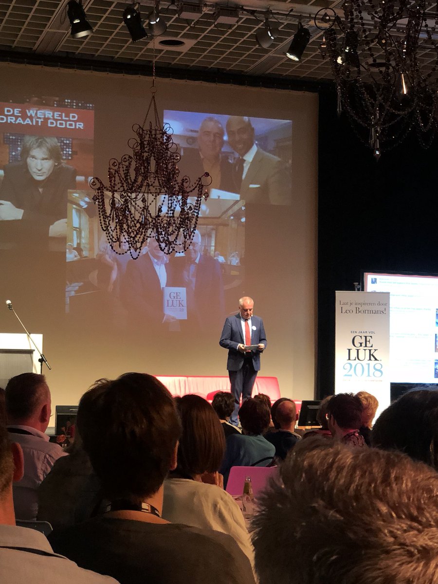 Aytun_Caka's tweet photo. #libris2018 Leo Bormans legt het grote belang van S T I L T E uit. Geluk tegenover angst. Fijn te horen dat de boekhandel een plek van rust en vertrouwen. https://t.co/sRU9f7sNMW