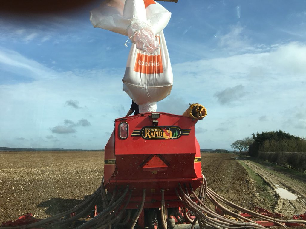 JSScholes1's tweet photo. There’s a pattern building, conditions good so #makingon @vaderstad @OpenfieldTM @LGSeedsUK #concerto #rainforecast #spring18 https://t.co/Dh61UC4BQO
