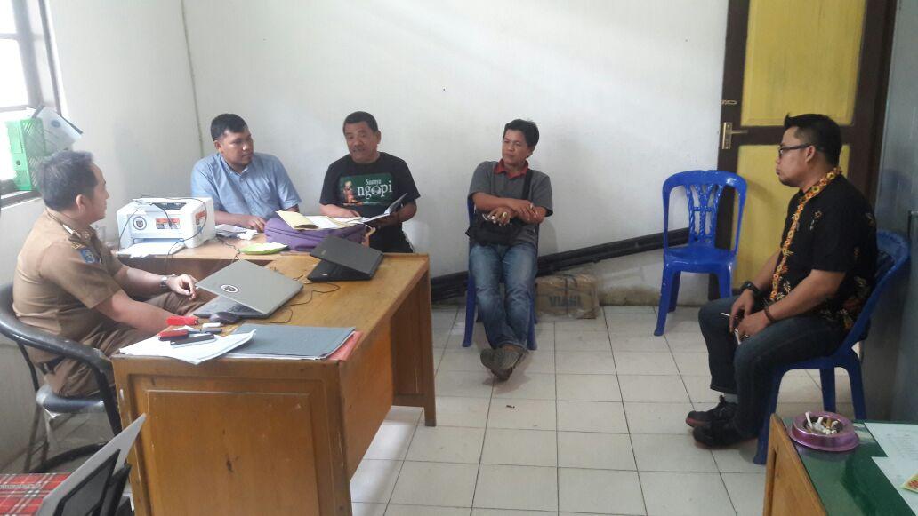 ZHasanuddi's tweet photo. Kab. Mamasa dlm rangka DL untuk memastikan pelaksanaan PKT #PadatKaryaTunai2018 @jokowi @EkoSandjojo @anwsanusi @taufikmadjid71 @fachrilabalado @NursaidM https://t.co/u80KoAtXsK