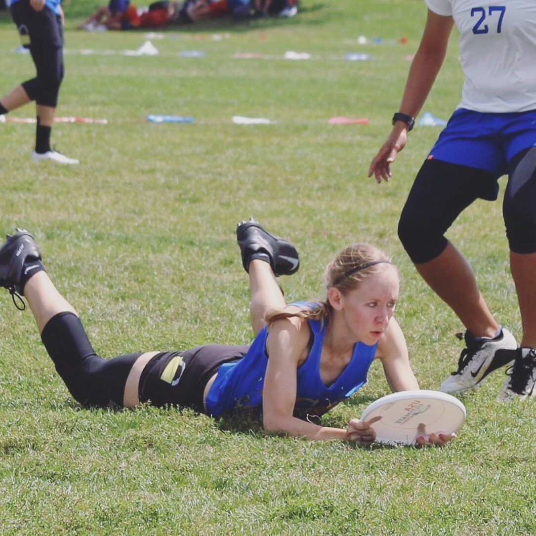 HeistUltimate's tweet photo. Mondays coming in hot. 

#mondays #womensultimate #womeninultimate #discislife #ultimatefrisbee #ultimate 

Photo by Molly Berkholtz https://t.co/yMiwL65Ftd