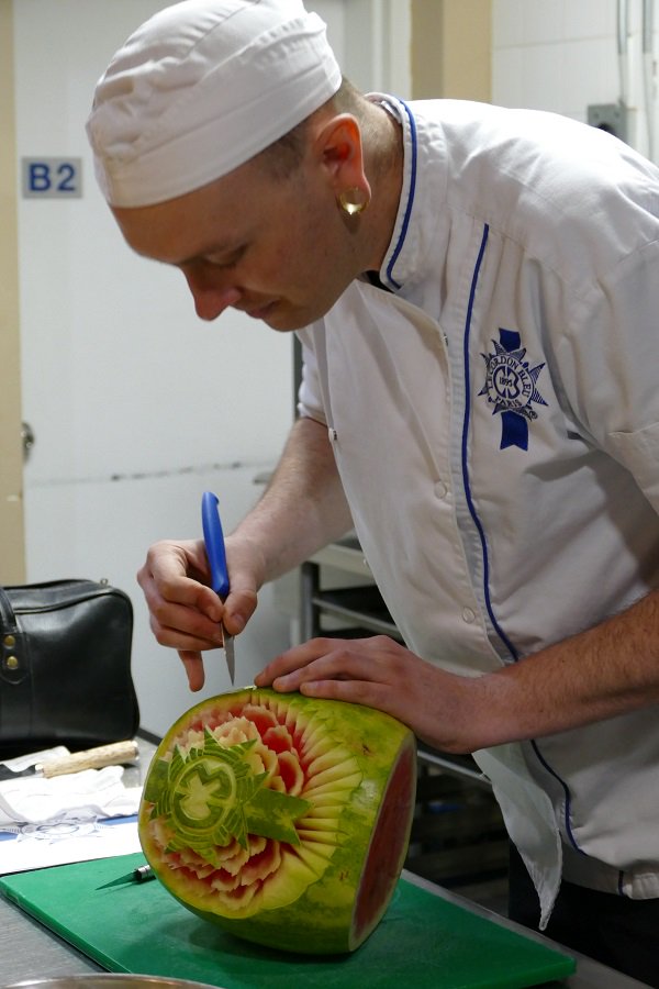 cordonbleuott's tweet photo. Rounding out orientation day for our new students with a fruit carving demo by alumni Thomas Cushing. From fruit to flowers! #knifeskills, #creativeculinary, #fruitart, #lecordonbleu #fruitcarving https://t.co/31zSL5UFIN