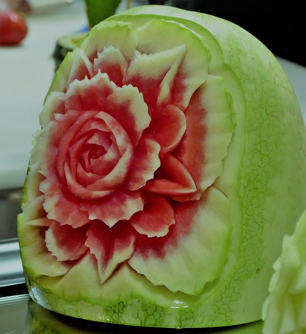 cordonbleuott's tweet photo. Rounding out orientation day for our new students with a fruit carving demo by alumni Thomas Cushing. From fruit to flowers! #knifeskills, #creativeculinary, #fruitart, #lecordonbleu #fruitcarving https://t.co/31zSL5UFIN