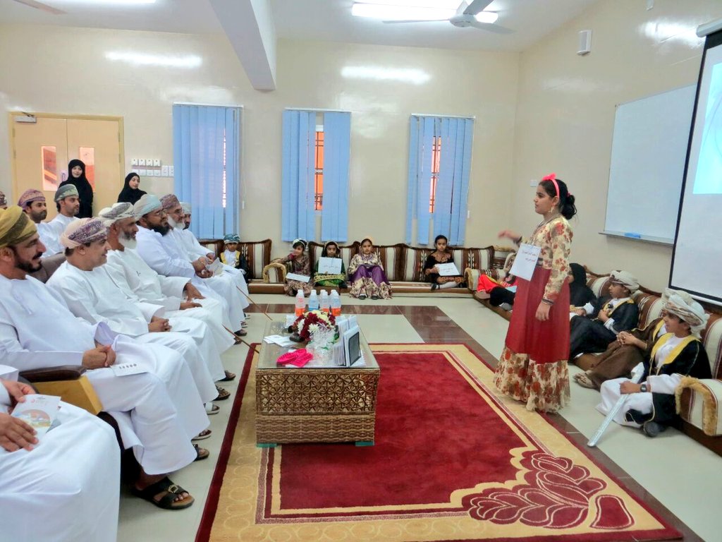 EduGovNsq's tweet photo. افتتح المدير العام حمد بن علي السرحاني ملتقى #أعمالنا_لها_أثر بمدرسة #الإرادة_للتعليم_الأساسي 
تضمن الملتقى معرض للفنون التشكيلية وصعوبات التعلم وتقديم  الإجادات الطلابية في الشعر  والأمثال الشعبية وفن الخطابة وبعض الألعاب التعليمية للغة الإنجليزية والتجارب العلمية للمجال الثاني. https://t.co/F0GP4pvlzg