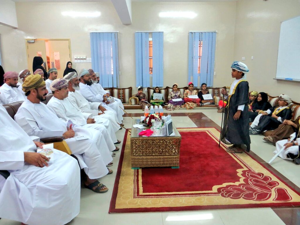 EduGovNsq's tweet photo. افتتح المدير العام حمد بن علي السرحاني ملتقى #أعمالنا_لها_أثر بمدرسة #الإرادة_للتعليم_الأساسي 
تضمن الملتقى معرض للفنون التشكيلية وصعوبات التعلم وتقديم  الإجادات الطلابية في الشعر  والأمثال الشعبية وفن الخطابة وبعض الألعاب التعليمية للغة الإنجليزية والتجارب العلمية للمجال الثاني. https://t.co/F0GP4pvlzg