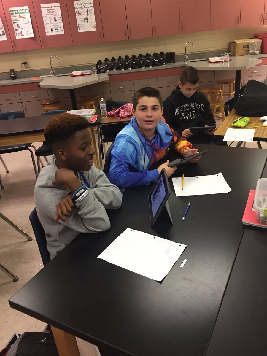 mstratton71's tweet image. Students sharing unique things they know, like playing an Oboe or doing stunt jumping. #TheMoreYouKnow #LMSMissionLesson