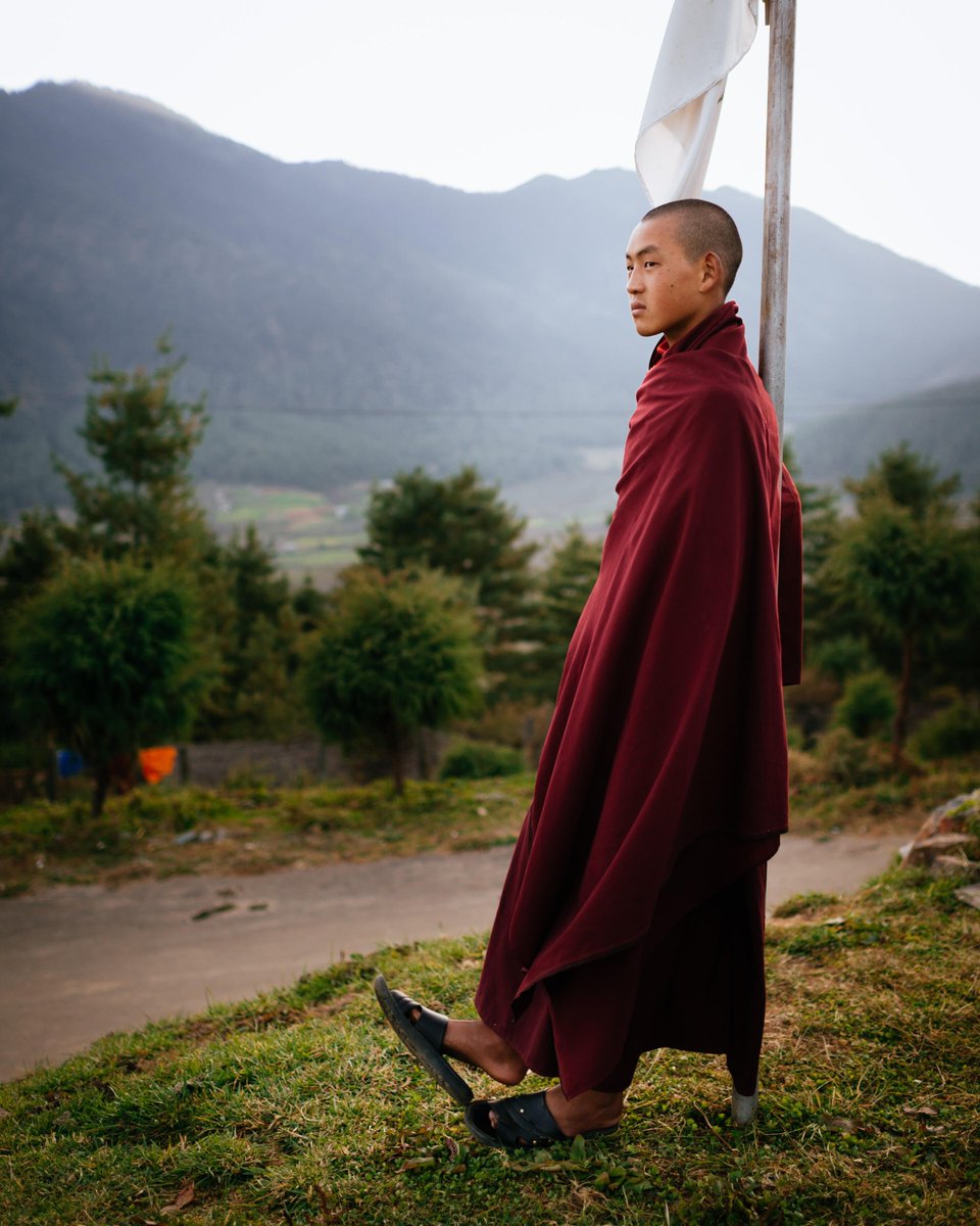mastersofphoto's tweet photo. A moment of contemplation by Zack Whitford 

https://t.co/DMscD68fiR

#mastersofphotography #mastersofphoto #photostream #picoftheday #photooftheday #buddhism #myanmar #youngmonk https://t.co/gvBMWCCy5b