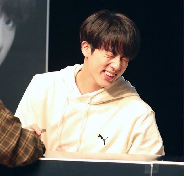 お豆 守りたいこの笑顔 ジンくんのほんとに長男かっ って思えるほどキュートな笑顔が大好きです キムソクジン Bts Armyスルー禁止 Armyさんと仲良くなりたい Armyさんと繋がりたい Armyさんと繋がりたい T Co 4bj4xktsr0