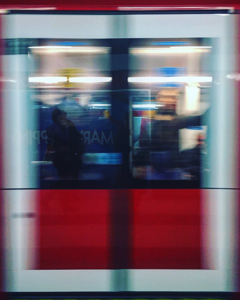 📸by me. #imthepassenger #milano #metropolitana  #shadow #mentretuttoscorre