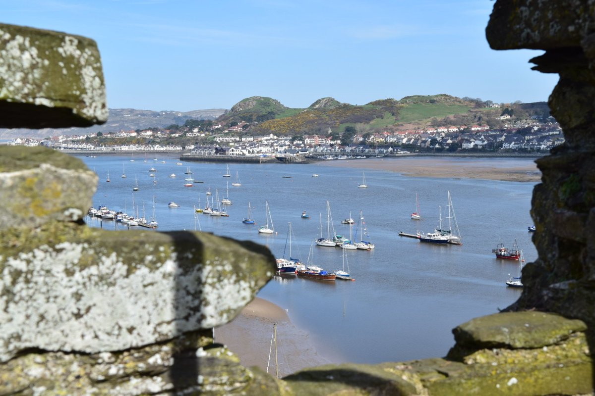 Sunny day in conwy! @wonderfulwales @ruthwignall @DerekTheWeather @ConwyCBC