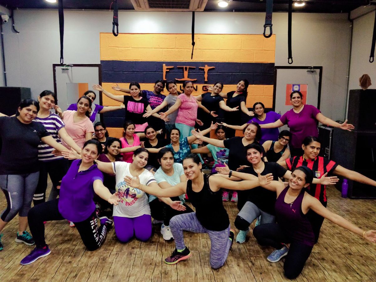 Fitatfitlounge's tweet photo. Believe in yourself, push your limits, experience life, conquer your goals, and be happy. Happy faces at #FitloungeSarjapur . Is there any better way to wrap up your day ? #zumba #bollyrhythm #latinbolly #metabolics #coreblast #suspension #pilates #yoga #HIIT #xfit #fitness https://t.co/rxtI4XkNLo