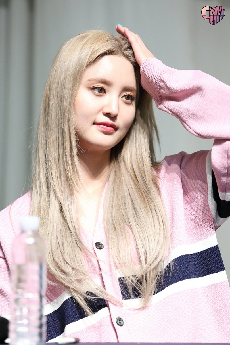 FIVEmyheart's tweet photo. 180406 목동 팬사인회
#EXID #이엑스아이디 #JeongHwa #정화 #LADY #내일해 https://t.co/TzIOGsLKic