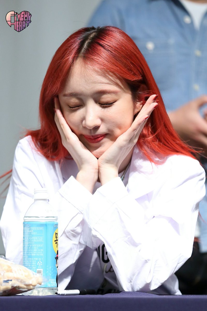 FIVEmyheart's tweet photo. 180406 목동 팬사인회
#EXID #이엑스아이디 #Hani #하니 #LADY #내일해 https://t.co/Pafh7U7Eei