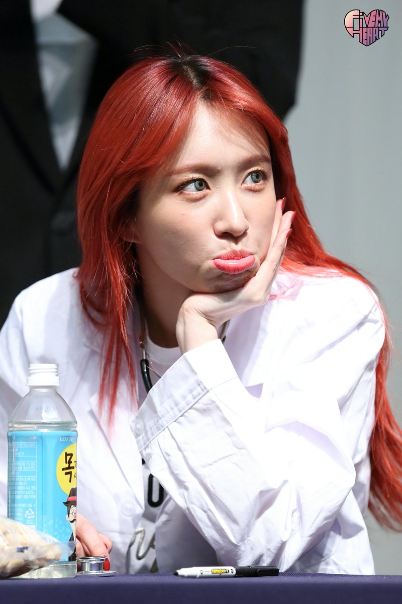 FIVEmyheart's tweet photo. 180406 목동 팬사인회
#EXID #이엑스아이디 #Hani #하니 #LADY #내일해 https://t.co/Pafh7U7Eei