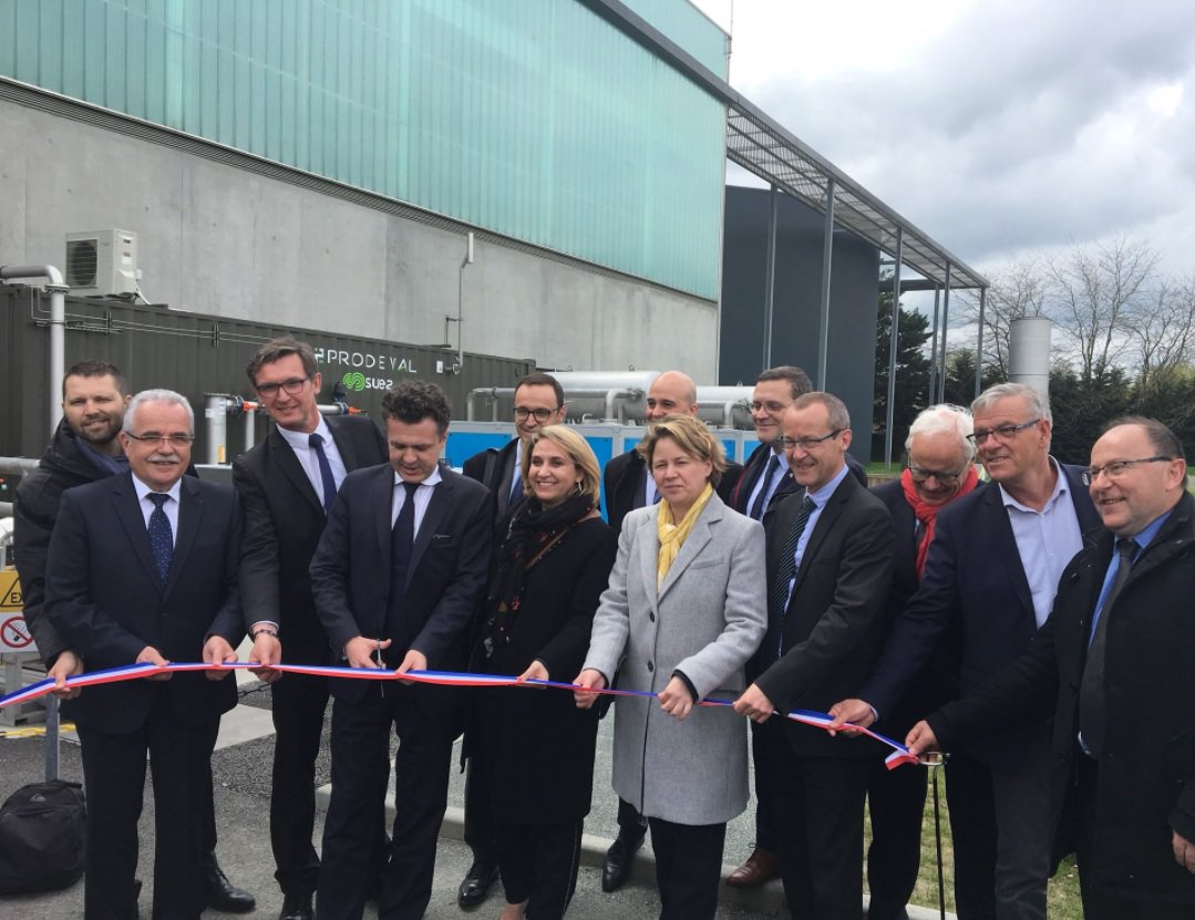 AnneSamek's tweet photo. L''unité de traitement et de valorisation de biogaz de la station d'épuration de la #Baumette inaugurée ce jour par @ChristopheBechu Une réalisation @suezFR et @Prodeval_biogas avec @GRDF et @ENGIEgroup Un pas vers la transition énergétique du territoire d'@AngersAgglo https://t.co/Ck7iWUAXt0
