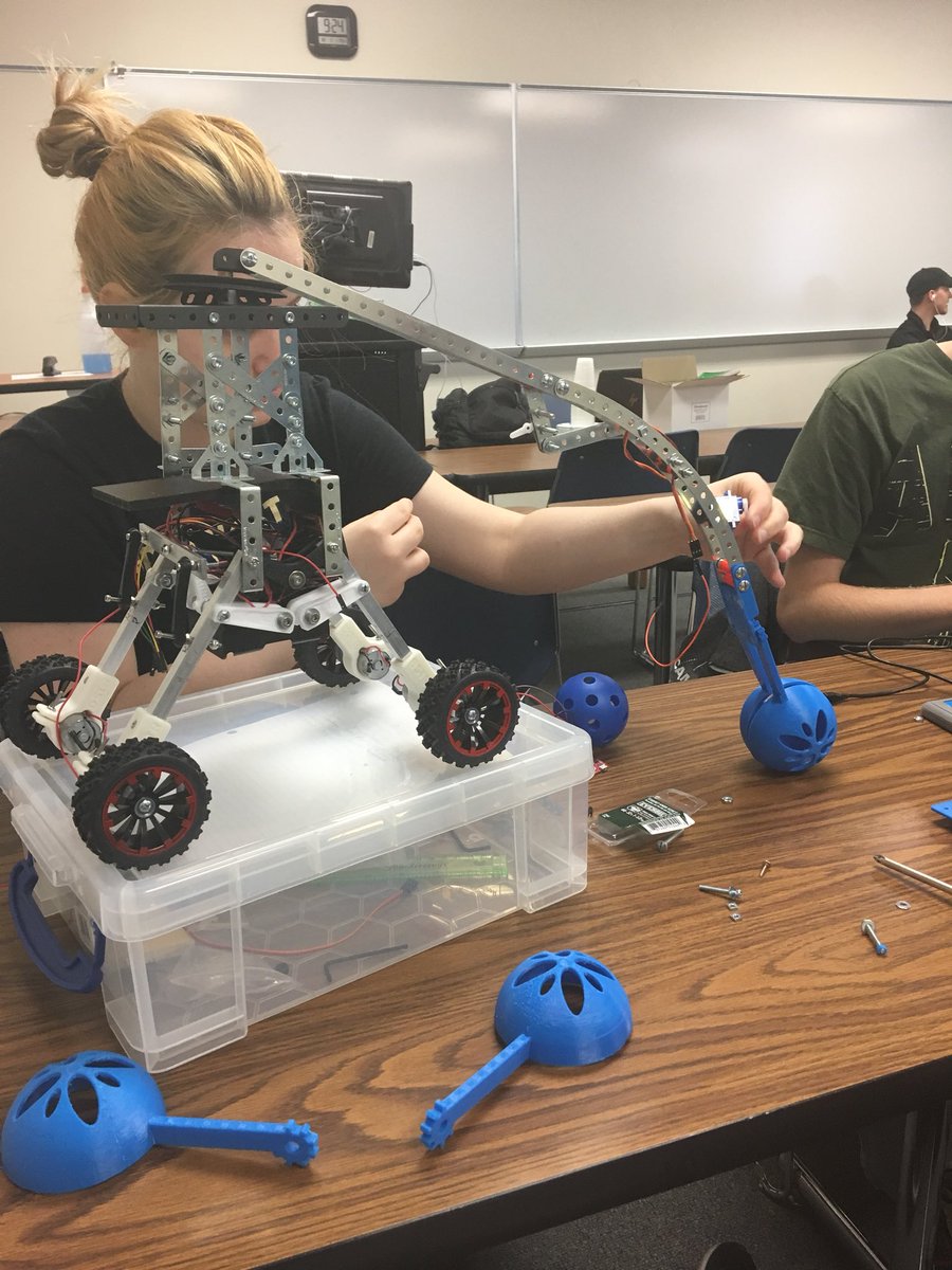 ProjectA_R_M's tweet photo. All coming together! @blinngineer @BlinnEngineer @TXInstruments #DSTR #ENGR1201 https://t.co/UdnRwvyYBg