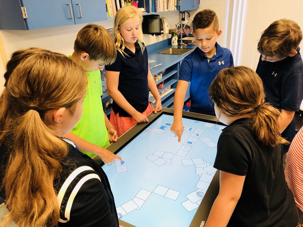 auburnjen1999's tweet photo. Matching and simplifying fractions w/ 4th grade! @Promethean @canterburyftmy #activtable #collaboration #cburyproud https://t.co/LOofmO57yV