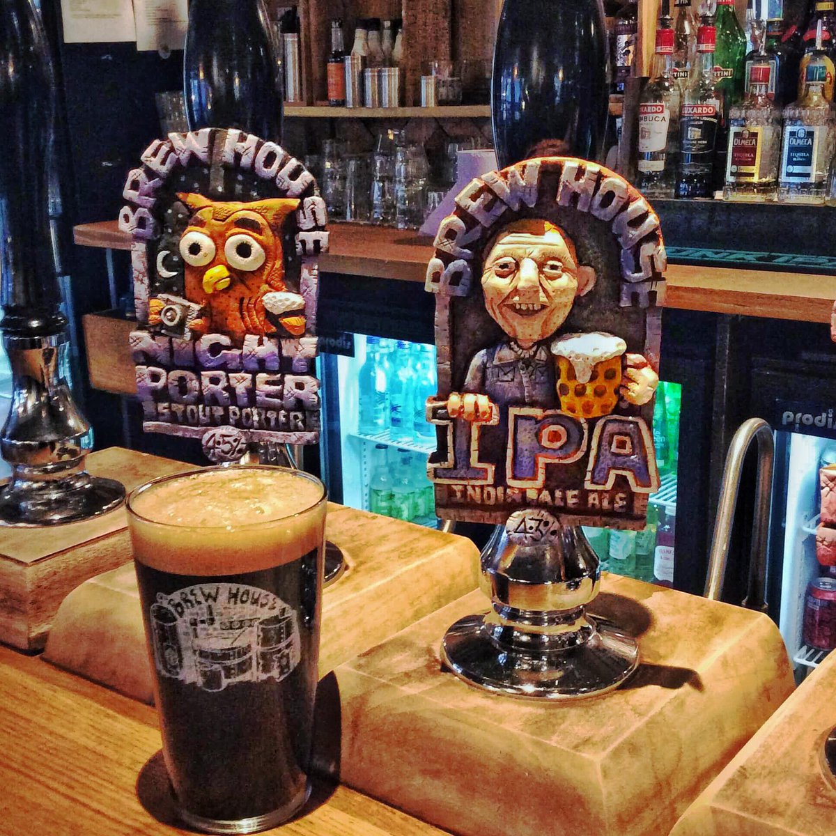 TheCamBrewHouse's tweet photo. Congratulations to our fantastic brewer Mark, gaining a Silver for our Night Porter at the East Anglian CAMRA 2018 awards, super proud! #nightporter #camra #brewpub #cambridgepub https://t.co/GfznEfC05M