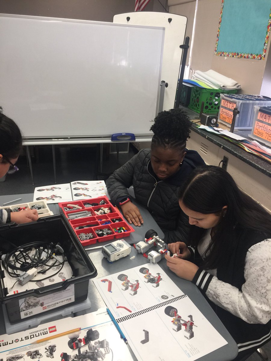 PCAtJHS125's tweet photo. Parent Involvement-@Facelab Robotics-working together to enrich our students knowledge in STEM.@Making8Great,@DOEChancellor, @dmurphycirulli https://t.co/UerjvgkFjp