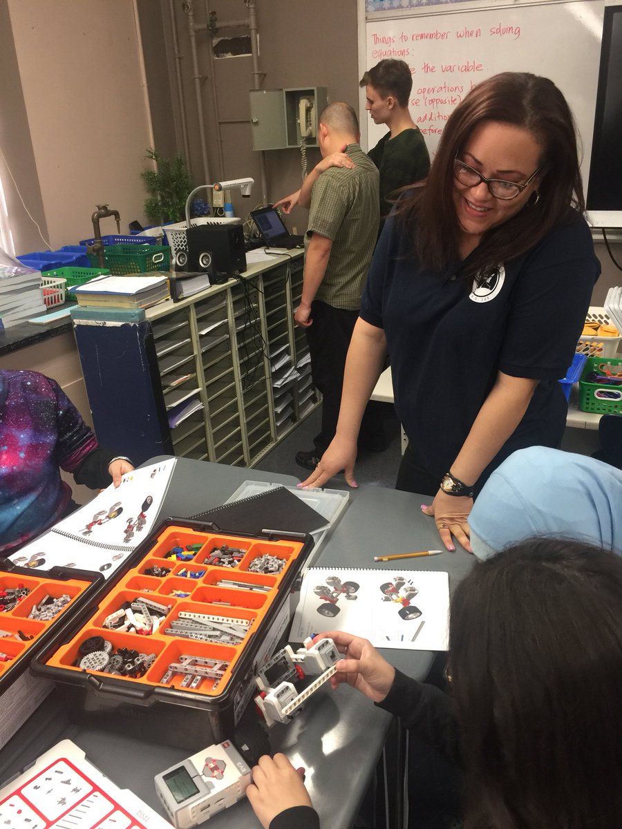 PCAtJHS125's tweet photo. Parent Involvement-@Facelab Robotics-working together to enrich our students knowledge in STEM.@Making8Great,@DOEChancellor, @dmurphycirulli https://t.co/UerjvgkFjp