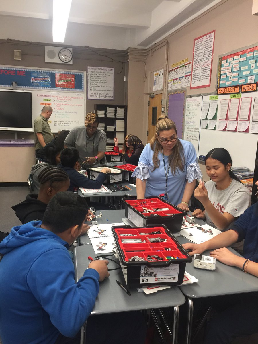 PCAtJHS125's tweet photo. Parent Involvement-@Facelab Robotics-working together to enrich our students knowledge in STEM.@Making8Great,@DOEChancellor, @dmurphycirulli https://t.co/UerjvgkFjp