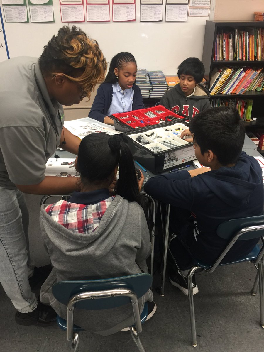 PCAtJHS125's tweet photo. Parent Involvement-@Facelab Robotics-working together to enrich our students knowledge in STEM.@Making8Great,@DOEChancellor, @dmurphycirulli https://t.co/UerjvgkFjp