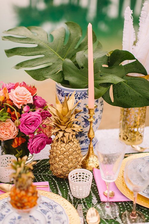 GreatBarnVenue's tweet photo. Transport your guests to a tropical paradise with this design inspiration! Bring on the pineapples and palm trees! 😎🌴🍹 https://t.co/CNW0yJgBc0
 #weddingideas #moderntropical #weddinginspiration

For more inspiration, follow us on our Pinterest page! x

https://t.co/RPUWIru42B https://t.co/Nyu1Zjw4HL