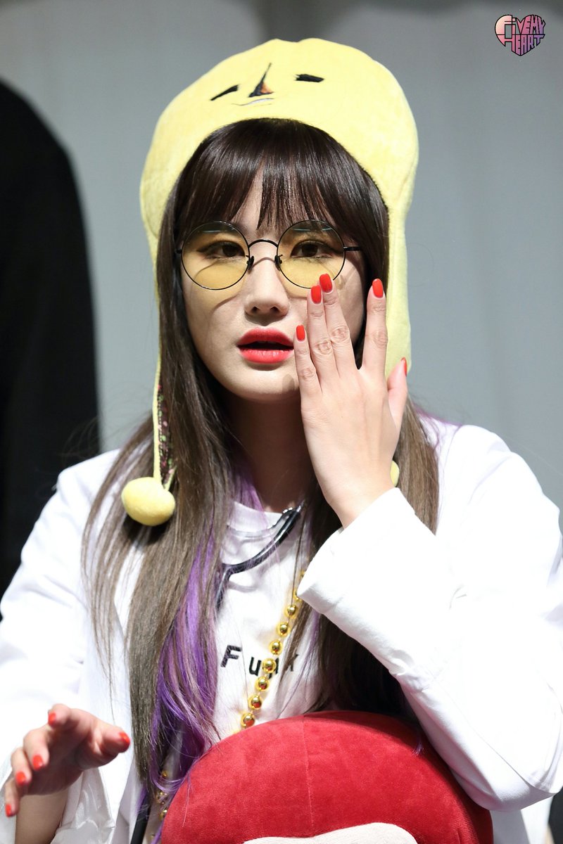 FIVEmyheart's tweet photo. 180406 목동 팬사인회
#EXID #이엑스아이디 #LE #엘리 #LADY #내일해 https://t.co/jaRBEG9jwX