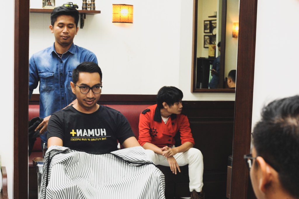 Barber Combover tweet media