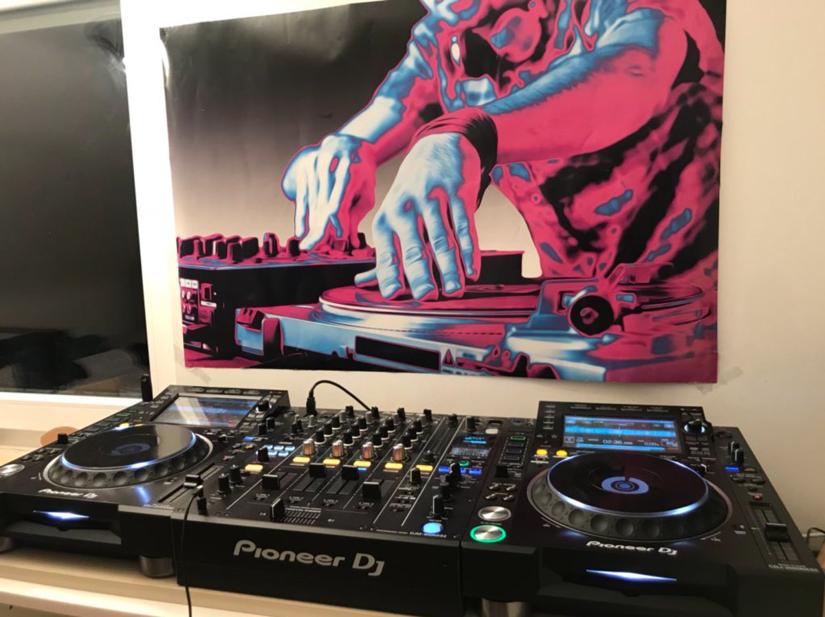 robin_schulz's tweet photo. Dope set up @DJ__Phanatic! 🎚️ Post a pic of where you make music using the hashtag #ShowOffYourSetup for a chance to be featured! https://t.co/94y0RFEjrc
