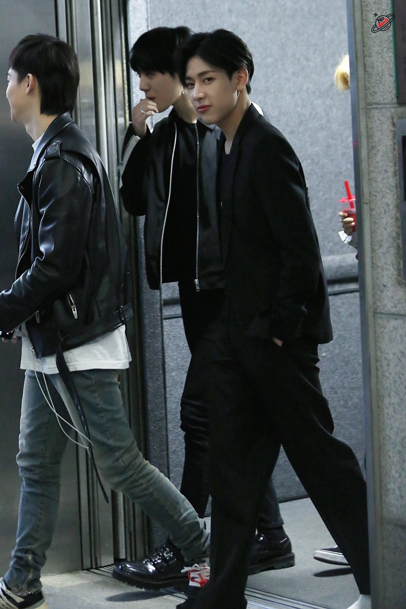 NoRush0106's tweet photo. 축하해 우리 뱀이!!!🖤
Big Congrats!!!!!!
@BamBam1A 
(📷180407 명동팬싸 출근 ) https://t.co/MqvkqcIj5N
