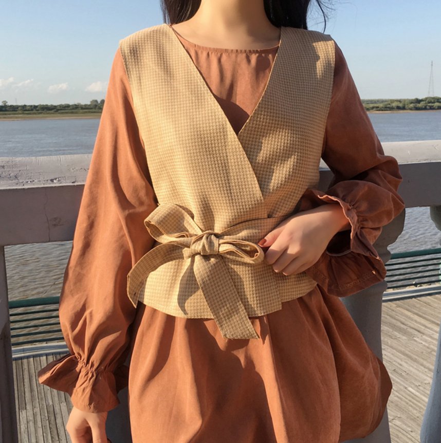 원피스+베스트 세트 예약 판매!

원피스만으로, 베스트까지. 두 가지로 코디할 수 있는 세트 아이템이에요
봄,가을,겨울까지 입을 수 있는 제품이라서 두고두고 입을 수 있다는 게 장점이에요!
또한 베스트 허리의 리본이 매력적인 아이템이랍니다

가격👉23000원
상세사항👉 mooncombshop.blog.me