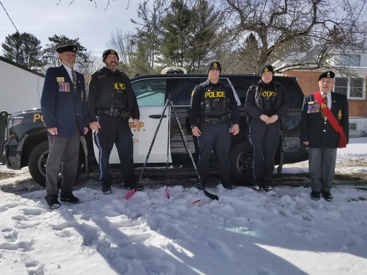 OPP_CR's tweet photo. The Huntsville Legion Branch and the OPP Officers pay tribute to #HumboldtBronco this morning. Our thoughts &amp; prayers go out to the entire Humboldt community. #HumboldtStrong ^JG #HvilOPP https://t.co/0bQAeMWIcb