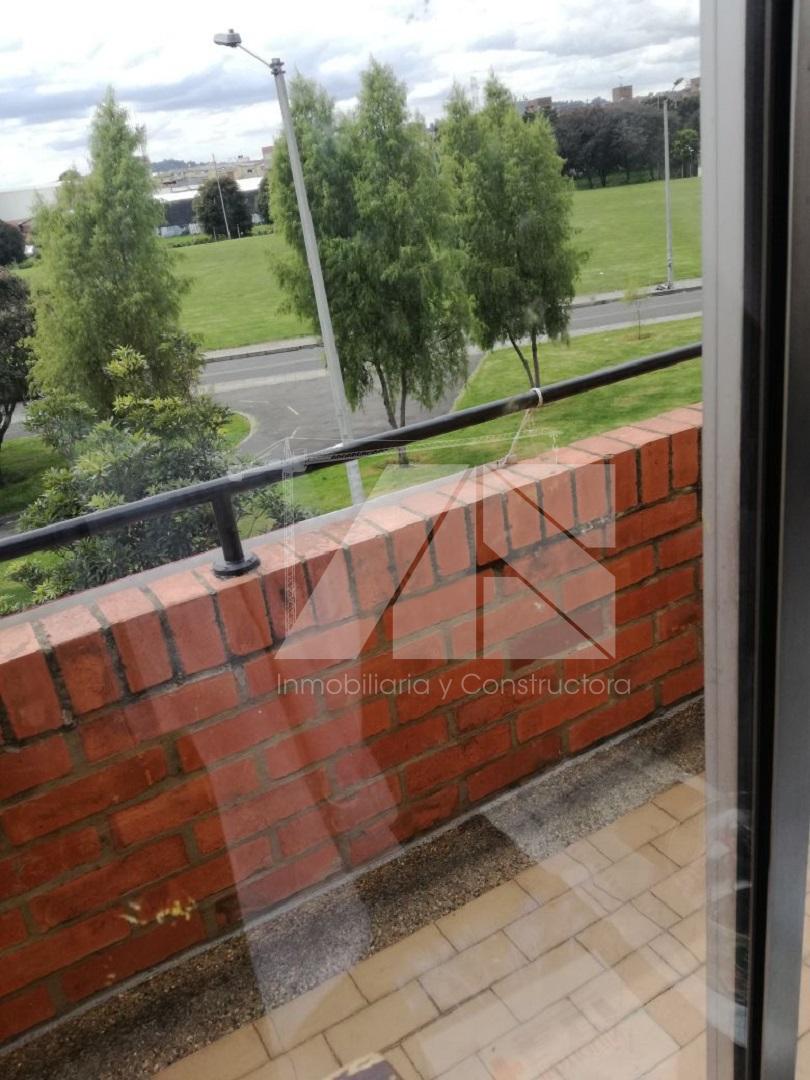 ASconstructora's tweet image. Casa en Venta Bogotá Pradera Norte
Venta Casa pradera norte Conjunto Toscana Norte Área 104 3 baños, 4 hab, 3 pisos y sótano, Garaje, estrato 4. Calle 168 No. 14-55 Int. 4 Casa 8 $290.000.000 Administración $330.000. Info +57 312 312 6868