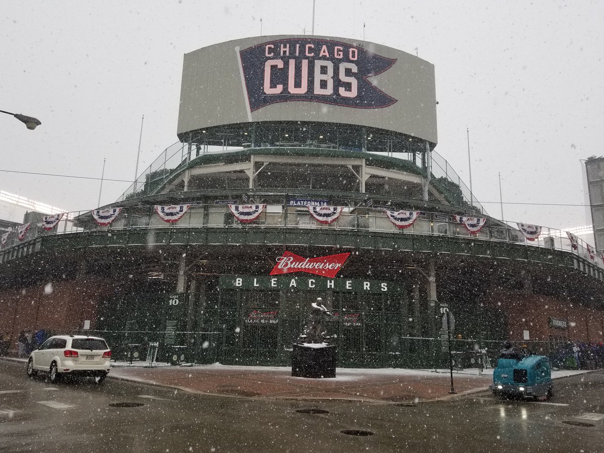 bleedcubbieblue's tweet photo. Wrigley Field, opening day #Cubs https://t.co/2469GZTlwF
