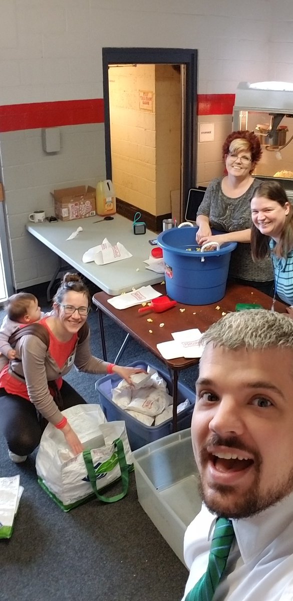 BBaumeyer's tweet photo. Our fantastic PTA providing an extra day of popcorn for our #StudentAppreciationWeek! Sooooooo delicious! @EVSC1 @EVSCVogel https://t.co/qQm2TICOFi